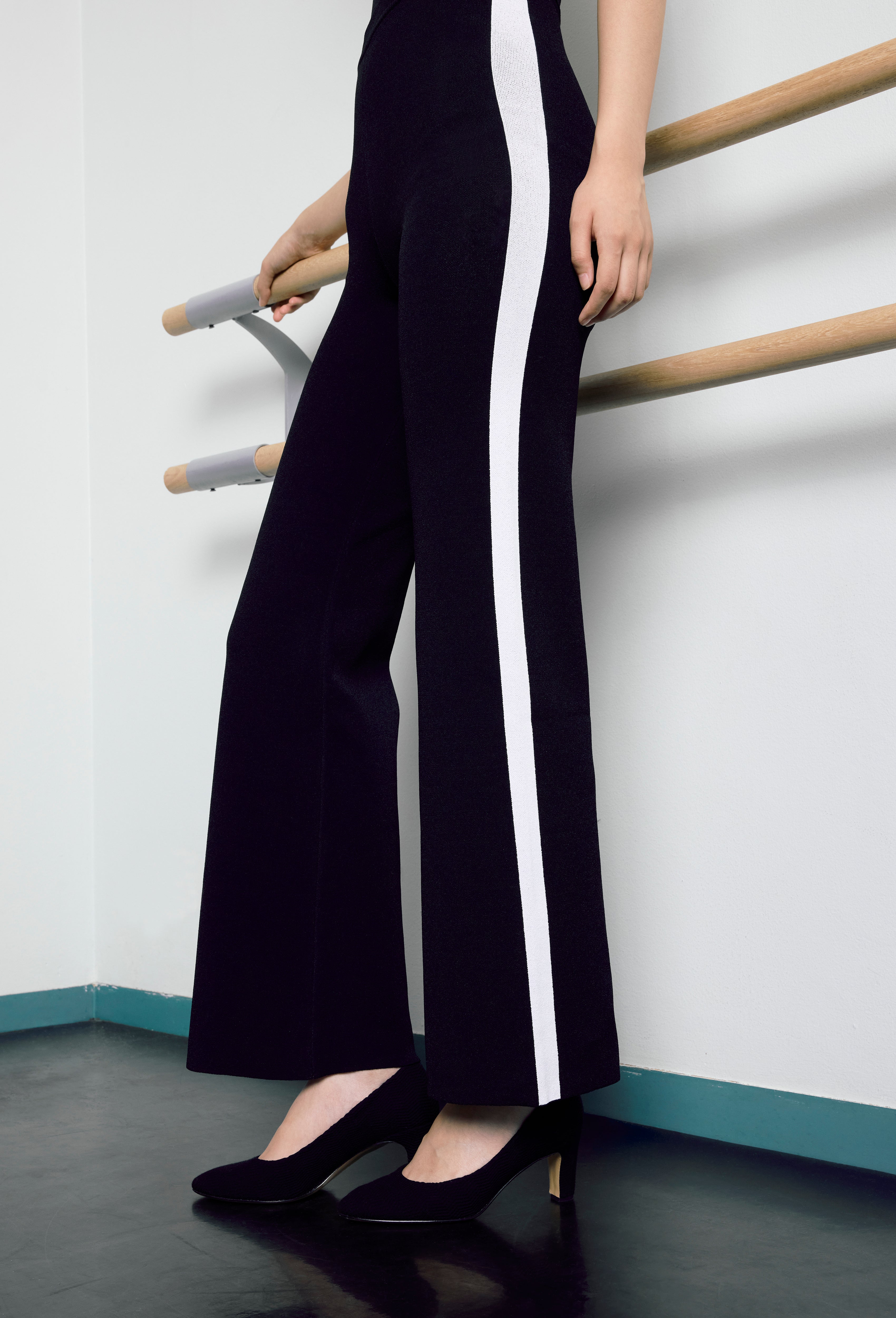 Knit High-Waist Trousers in Black with Calla white Side band