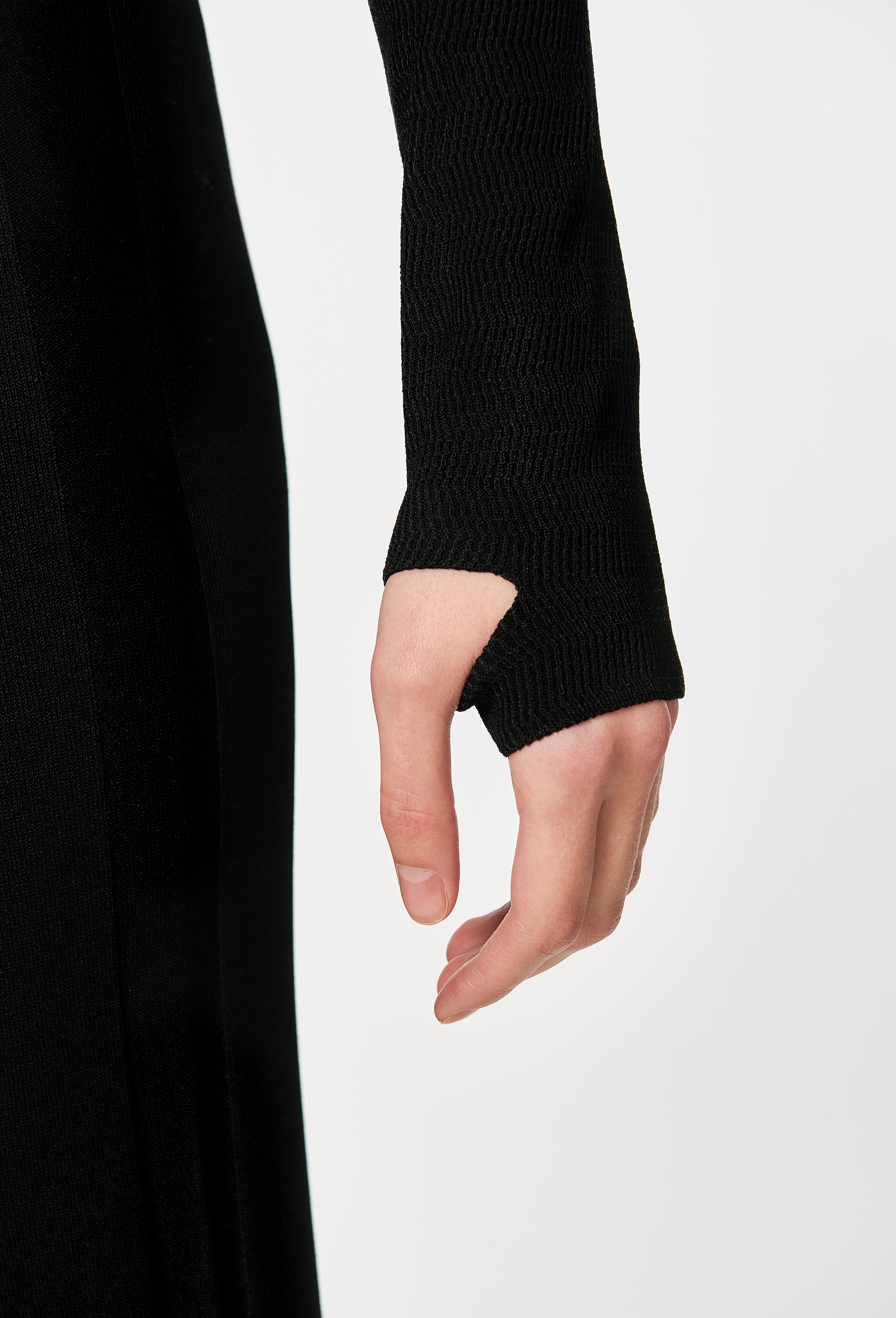 Geometric Rib-Knit Arm Warmer Gloves in Black