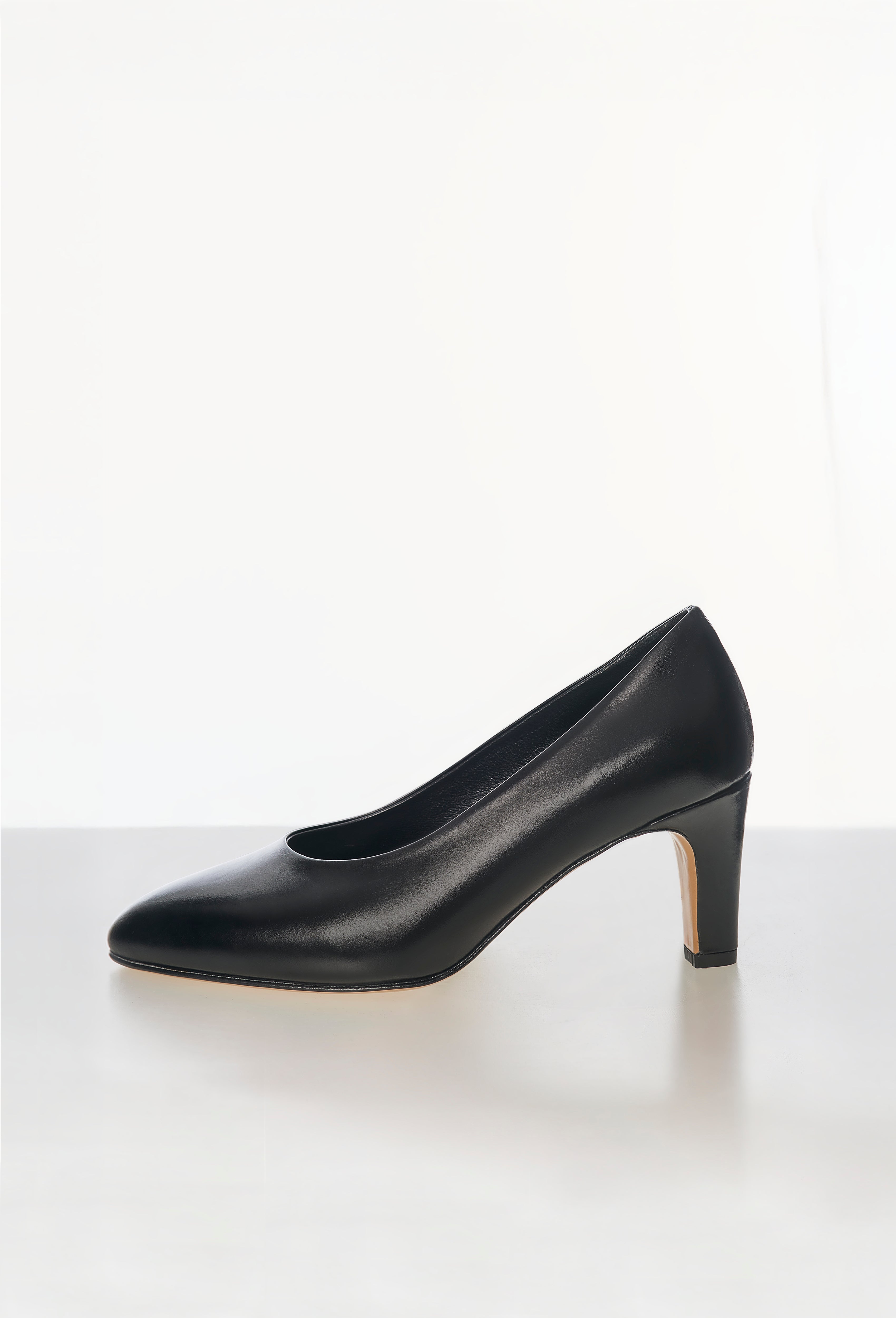 Leather Pumps in Black