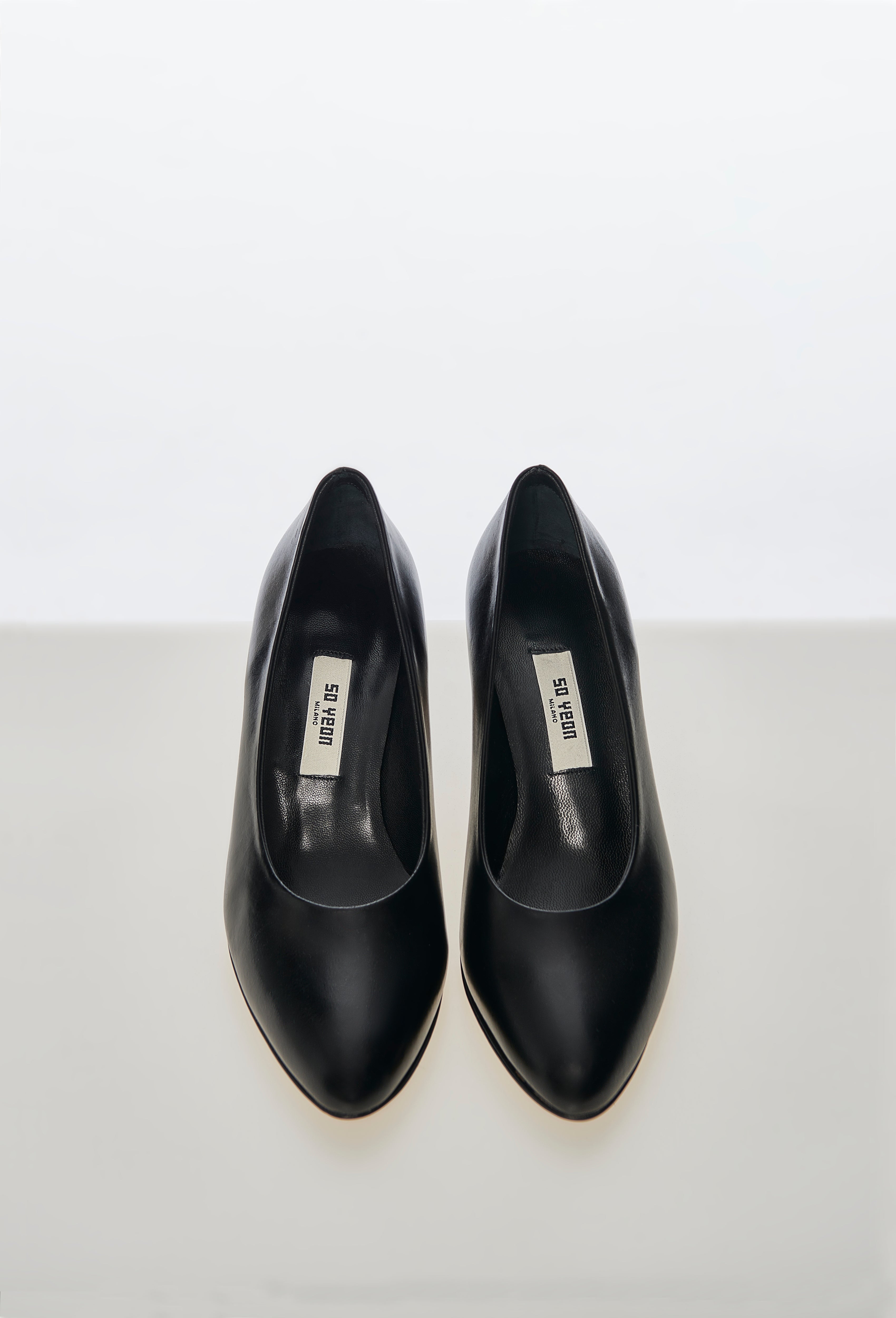 Leather Pumps in Black